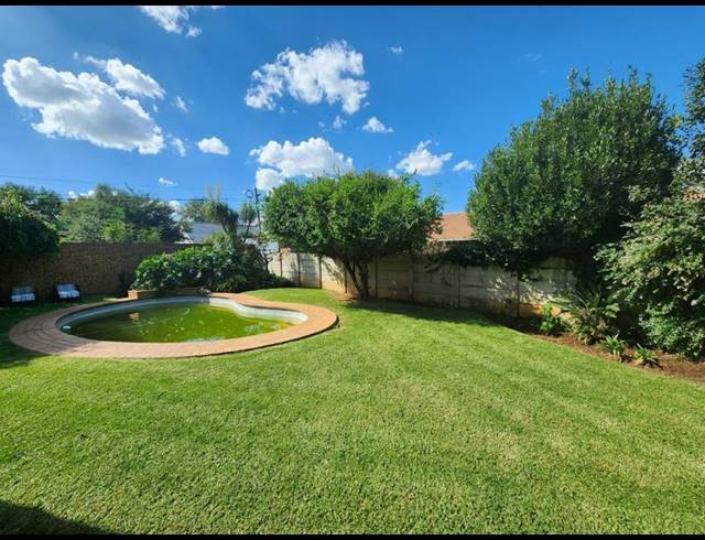 4 BEDROOM HOUSE FOR SALE IN HELIKONPARK